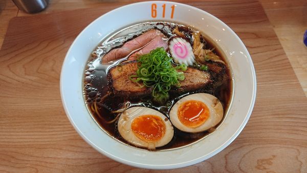 「【限定】鶏中華そば生姜ブラックバージョン 1000円 + 丼」@Ramen611の写真
