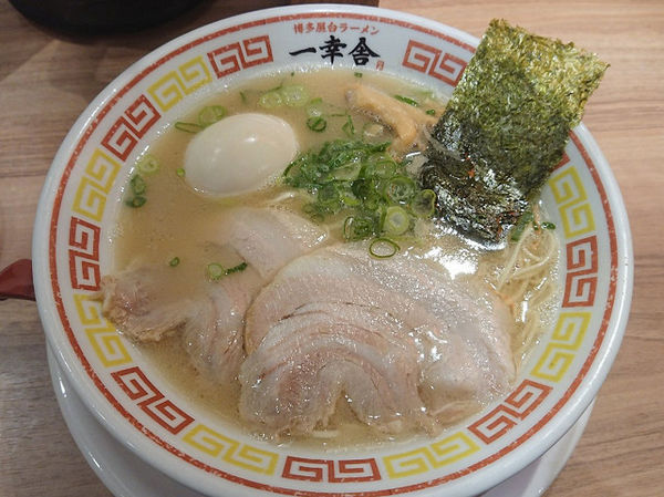 「ラーメン、味玉」@博多屋台ラーメン一幸舎 東京キッテグランシェ店の写真