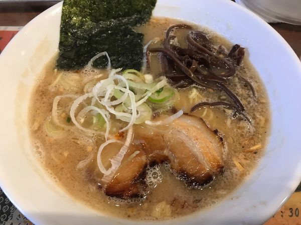 「りっきゅうさん(博多ラー)+替玉　580+70円」@麺や 璃宮の写真