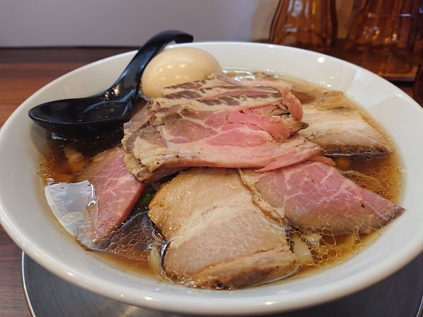 「醤油らーめん全部のせ(サービス大盛り)」@純手打ち だるまの写真