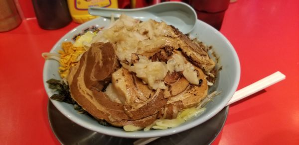 「チャーシューまぜそば」@ハイカロリー学園の写真