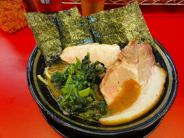 「ラーメン700円麺硬め、肩ロース30円　ビール200円」@柏 王道家の写真