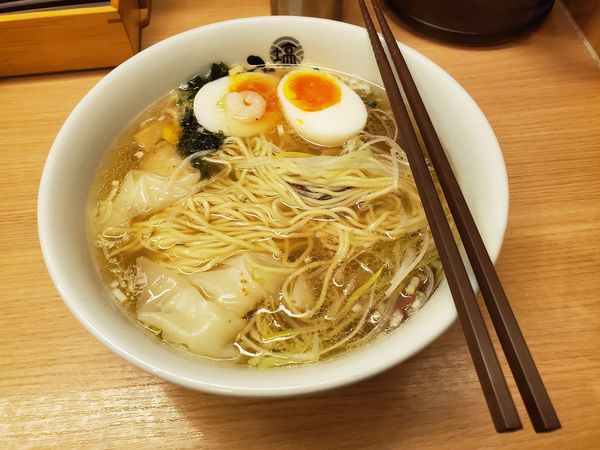 「塩ラーメンひるがお盛り」@塩専門 ひるがお 東京駅店の写真