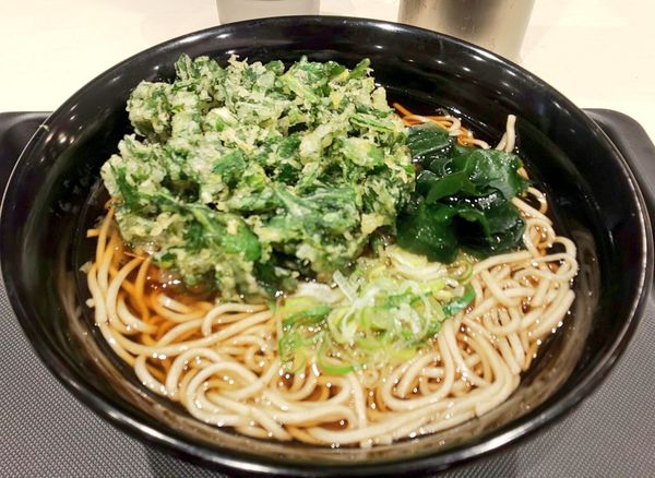 「春菊天そば」@名代 富士そば 市ヶ谷五番町店の写真