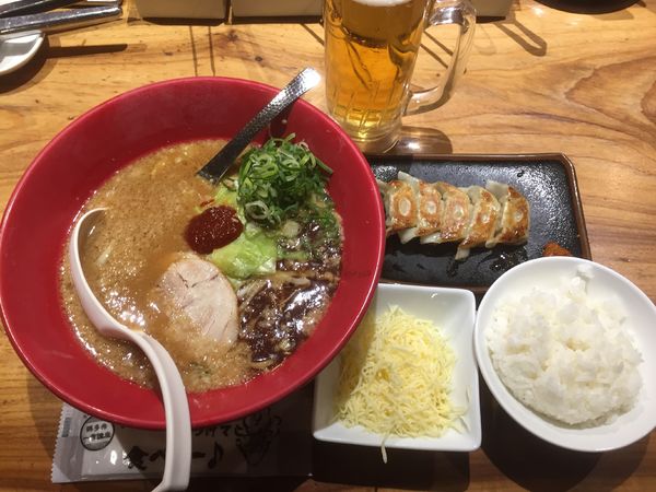 「【冬季限定】味噌赤丸＋チーズ＋餃子ハーフ＋ライス」@博多一風堂 上野広小路店の写真