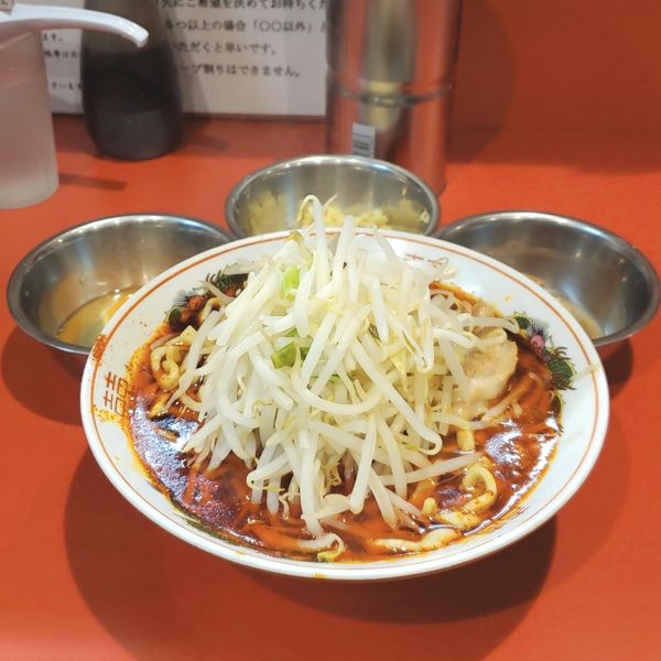 「辛いミニラーメンアブラ生卵生姜」@ラーメン英二の写真