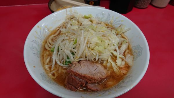 「小少な目　ﾆﾝﾆｸ少し　生卵」@ラーメン二郎 環七一之江店の写真