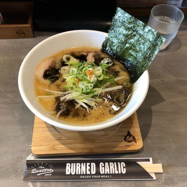 「黒マー油豚骨ラーメン」@細麺屋 くわとろの写真