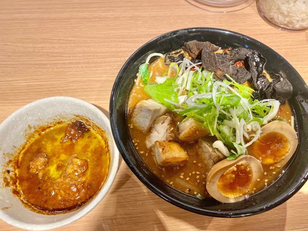 「煮干し味噌らーめん(バターカレー添え) ¥1,200」@せたが屋 アクアシティお台場店の写真