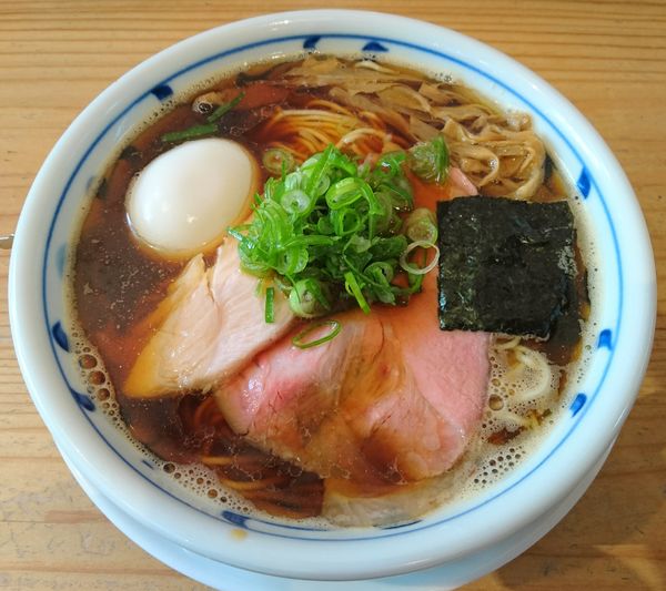 「瀬戸内しょうゆらーめん＋讃岐コーチンの味玉」@ねいろ屋の写真