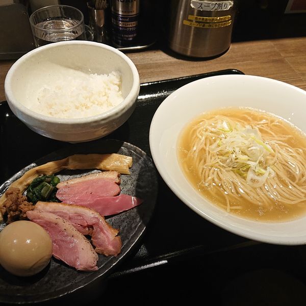 「特製鴨出汁塩そば1200円中盛50円小ライス50円」@鴨出汁中華蕎麦 麺屋yoshikiの写真