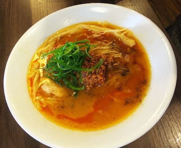 「鶏辛そば900円」@自家製麺 鶏冠の写真