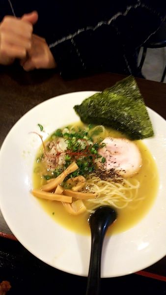 「金の鶏そば」@鮪屋 さんきゅう丸の写真