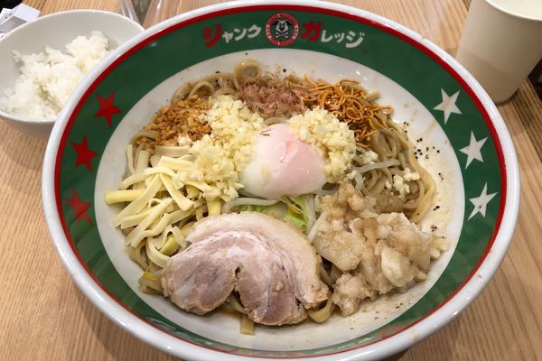 「まぜそば780円+ライス(小)70円」@ジャンクガレッジ ふじみ野駅前店の写真