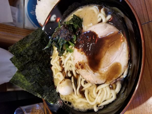 「黒家系ラーメン」@横浜家系ラーメン 壱角家 国領店の写真