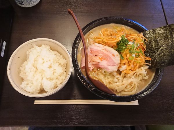 「ネギそば(赤)￥１０３０+ライス」@麺通 伊武記の写真
