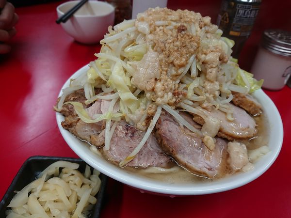 「小豚ラーメンに塩蔵」@ラーメン二郎 神田神保町店の写真