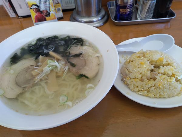 「塩ラーメン+チャーハン (Aセット) 970円」@手打ちラーメン 鈴音の写真