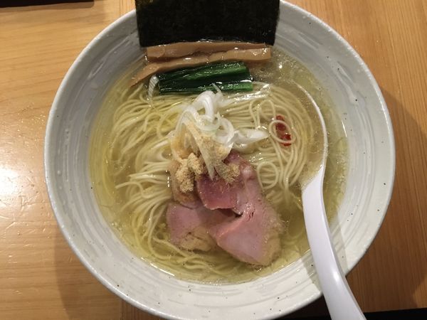 「塩らぁ麺/日本酒(十水)/おつまみ盛り」@麺屋 さくら井の写真