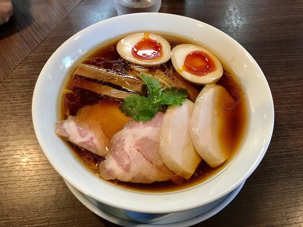 「特製醤油らぁ麺」@らぁ麺 紫陽花の写真