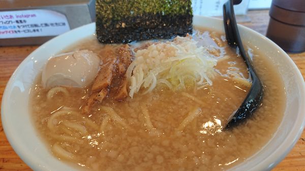 「背脂醤油らーめん」@つけ麺二代目いさおの写真