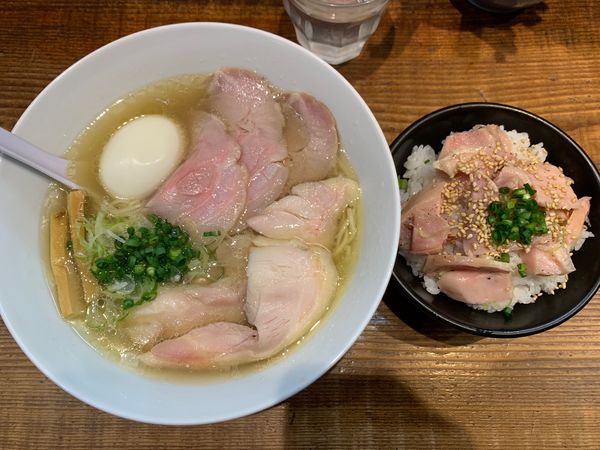 「しお全部のせ1150円＋鶏塩飯350円。」@町田汁場 しおらーめん 進化の写真