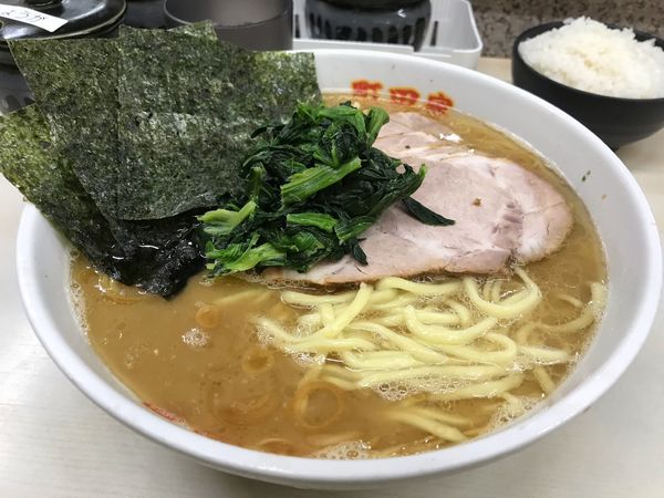 「ラーメン中盛り+チャーシュー4枚¥840+200」@横浜ラーメン 町田家 町田本店の写真