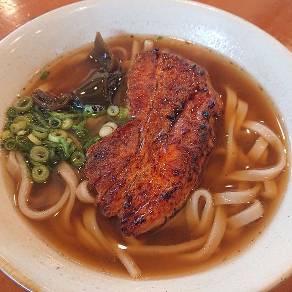 「炙りアグー豚そば900円」@島豚家の写真