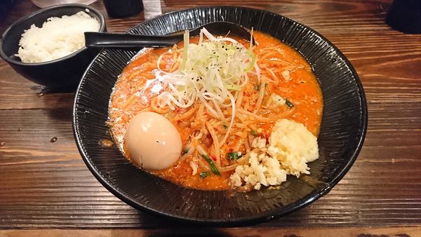 「辛味噌ラーメン 味玉 ショウガ ニンニク」@大塚屋の写真
