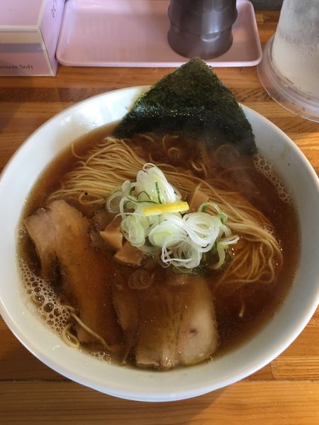 「煮干し中華【醤油】中盛210g」@中華そば専門 めんやいただきの写真