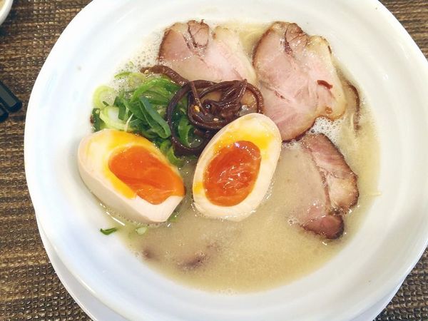 「博多とんこつちゃーしゅーめん＋半熟卵」@らぅめんの善栄の写真