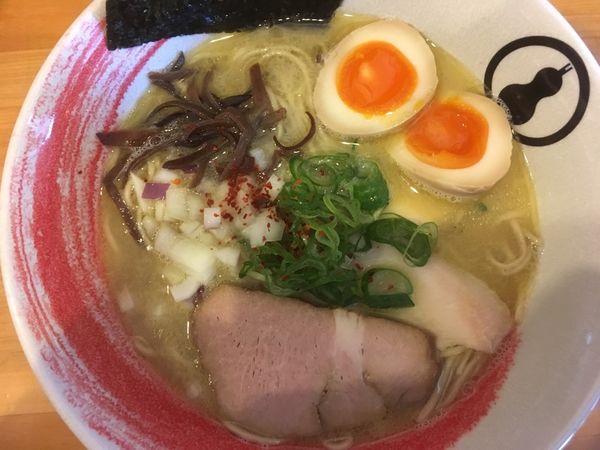 「地鶏白湯麺（味付玉子入り） 950円」@麺処 瓢たん。の写真