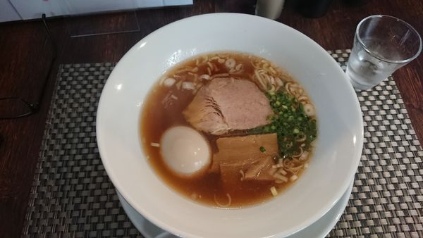 「醤油ラーメン味玉入り」@麺匠 きくちの写真