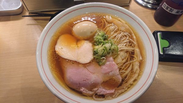 「淡麗鶏そば醤油」@濃厚鶏そば 葵の写真