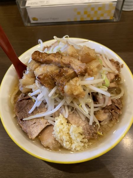 「ラーメン 並300gブタ　ニンニク　ヤサイ少なめ　アブラマシ」@ラーメン イエロー 御徒町店の写真