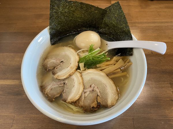 「帆立香る塩そば　全部入り1000円」@らぁめん 麺彩家の写真