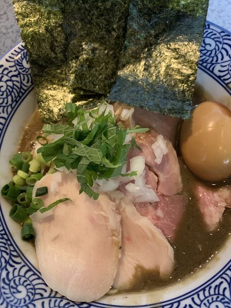 「濃厚煮干しラーメン」@破壊的イノベーションの写真