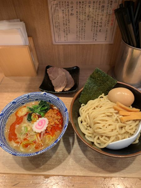 「坦々つけ麺チャーシュー・味玉付(1030円)」@舎鈴 エキュート赤羽店の写真