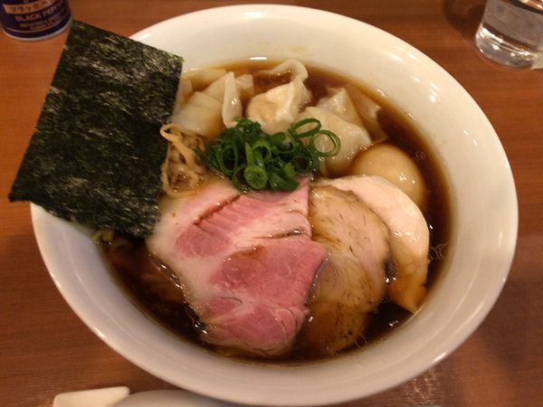 「特製ラーメン(醤油・大盛)」@自家製手もみ麺 鈴ノ木の写真
