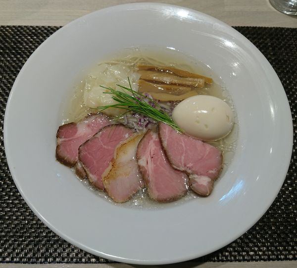 「特製中華蕎麦＜塩＞」@宍道湖しじみ中華蕎麦 琥珀 東京本店の写真