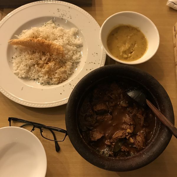 「オリジナルカレー(土鍋) マトン」@KING LION スリランカレストラン＆バーの写真