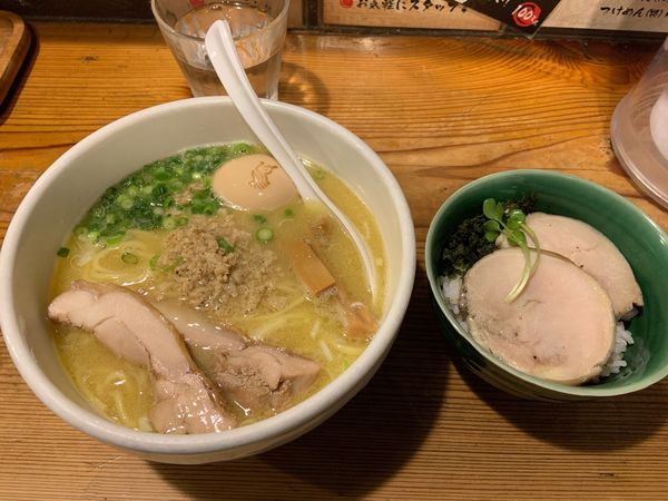 「白湯ラーメン＋鶏めし」@鶏の穴の写真