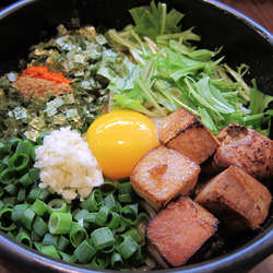 看板まぜそば 900円（追い飯付き／ニンニク）