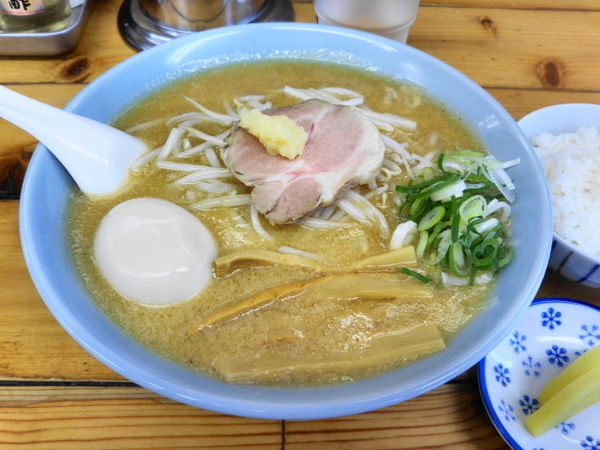 「味噌ラーメン７５０円＋味玉１００円＋小ライス１５０円」@煌龍軒の写真
