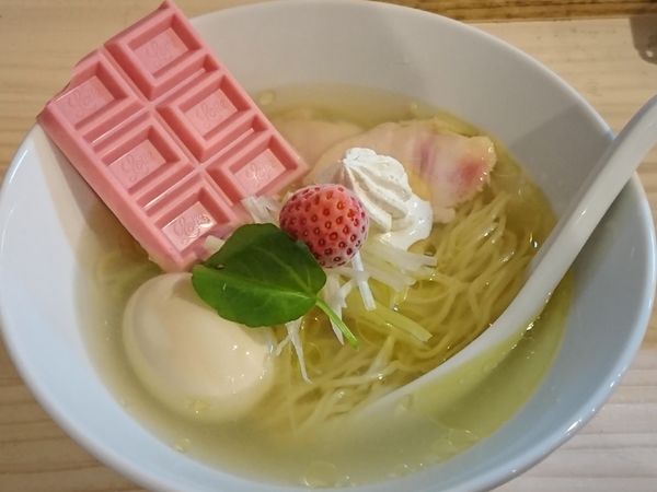 「【限定】ピンクバレンタイン ￥1000」@濃厚鶏出汁拉麺 吉法師 KIPPOSHIの写真