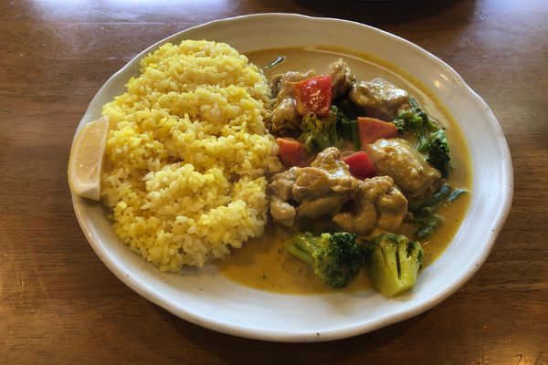 「鶏肉のイエローカレー900円」@りこ坊の写真
