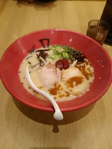 「赤丸新味＋替玉1012円」@一風堂 川越インター店の写真