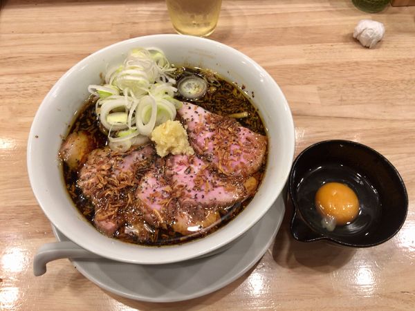 「【2月限定】鶏そばブラック(生卵付き)1,000円」@鶏そばムタヒロの写真