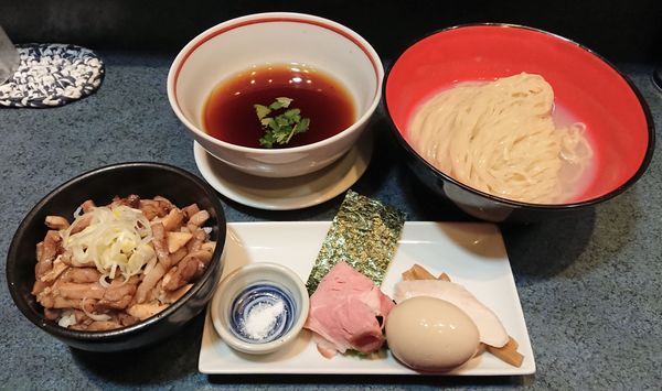 「つけめん＋チャーシューご飯」@とものもとの写真