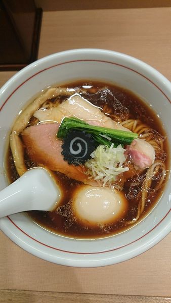 「醤油らぁめん」@らぁ麺 くろ渦の写真